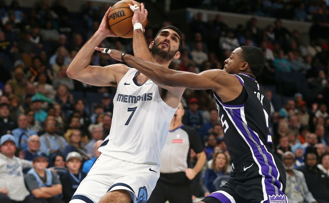 76人完胜灰熊，德罗赞统治全场