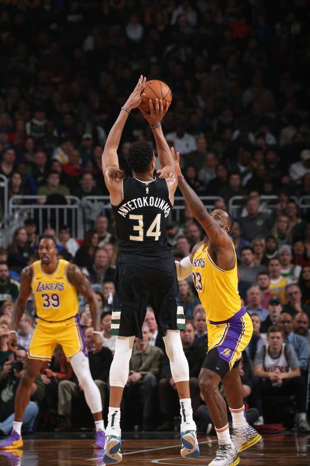 福建队横扫灰熊，字母哥统治全场