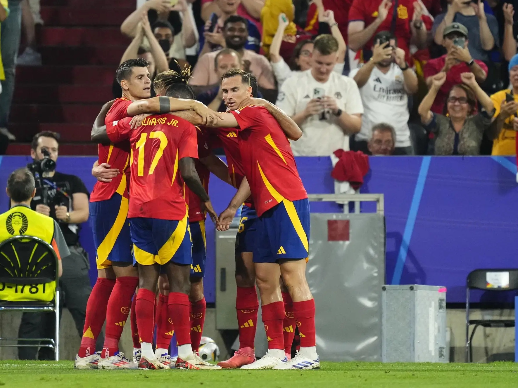 法国队逆转奥地利队,马龙状态火热 法国队逆转奥地利队,马龙状态火热