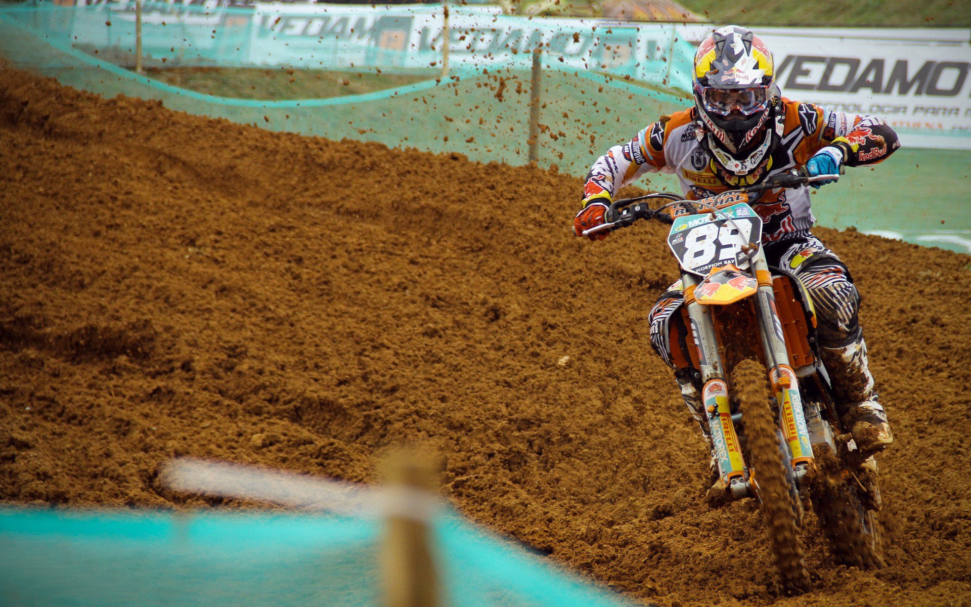 卡塔尔强压亚特兰大，佩德里惊艳四座，足球新秩序与古典艺术的华丽交响